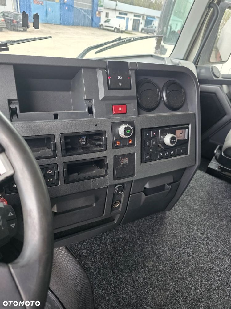 Renault - 11