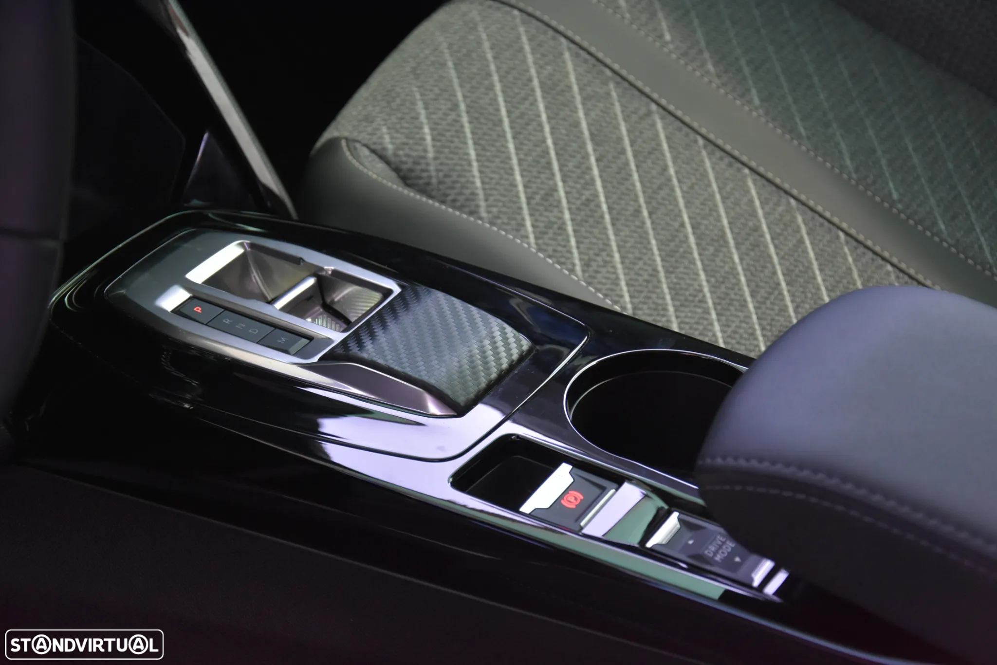 Peugeot 208 1.2 Hybrid Allure e-DCS6 - 19