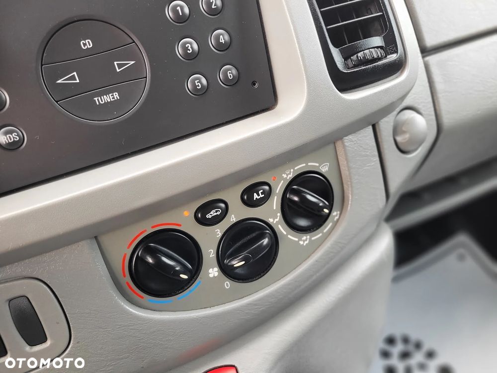 Opel Vivaro - 16