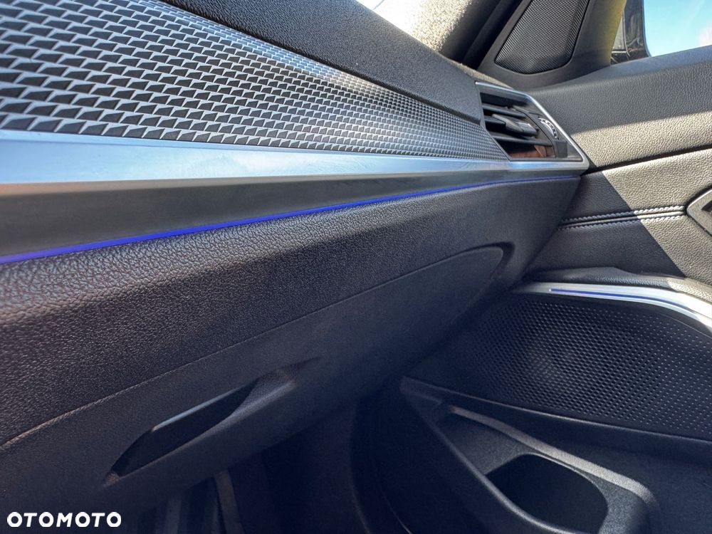 BMW Seria 3 320d xDrive M Sport - 22