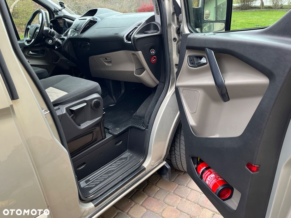Ford Tourneo Custom - 20