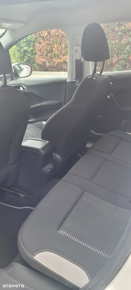 Peugeot 2008 1.2 Pure Tech Style - 9