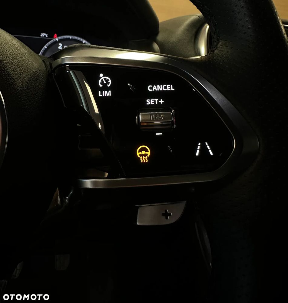 Jaguar XE 2.0 D180 R-Dynamic SE - 13