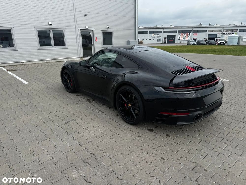 Porsche 911 Carrera GTS - 3