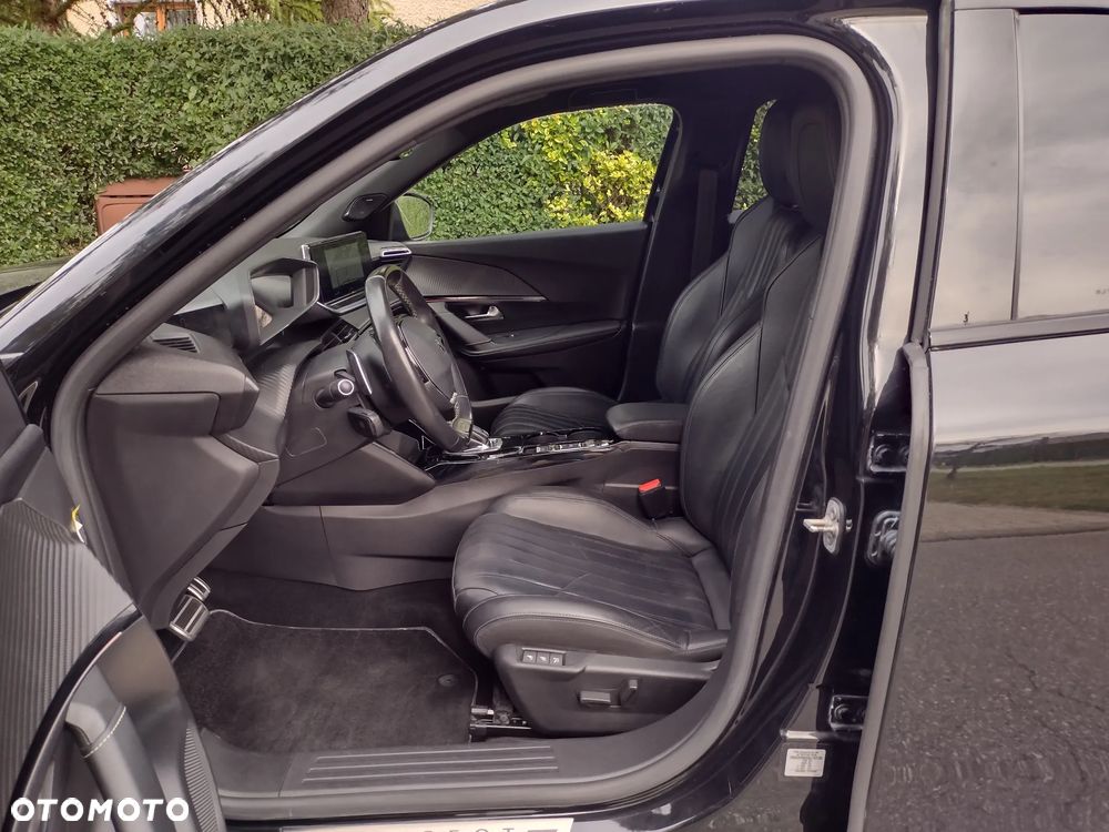 Peugeot 2008 PureTech 155 EAT8 GT Pack - 11