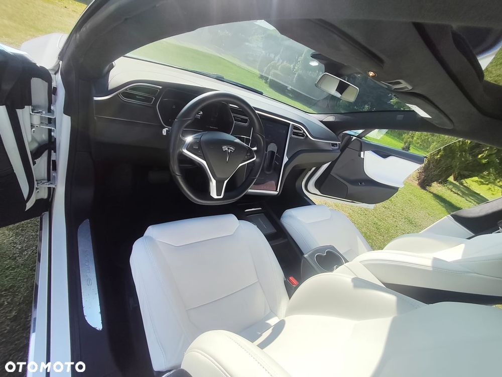Tesla Model S - 14