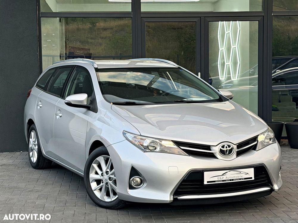 Toyota Auris 1.4 D-4D Unique - 4