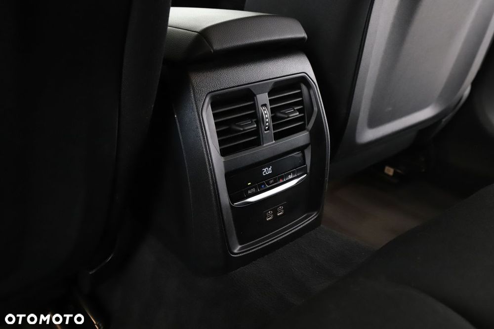 BMW Seria 3 318d mHEV - 40