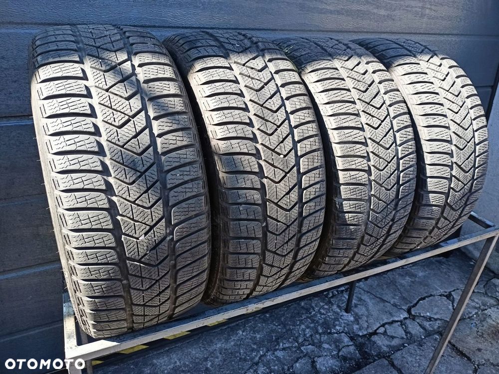 225/40R18 Pirelli Winter Sottozero 3 komplet opon zima 7,3mm - 4