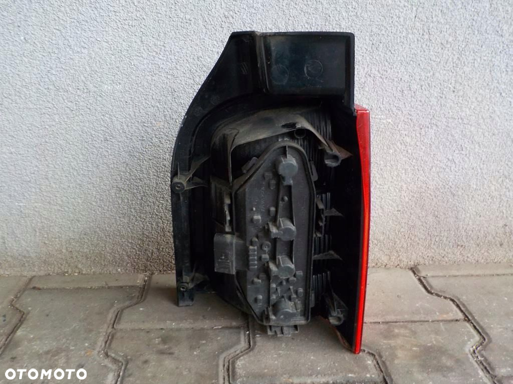 VW T5 LAMPA TYLNA TYL LEWA WERSJA Z KLAPĄ - 4