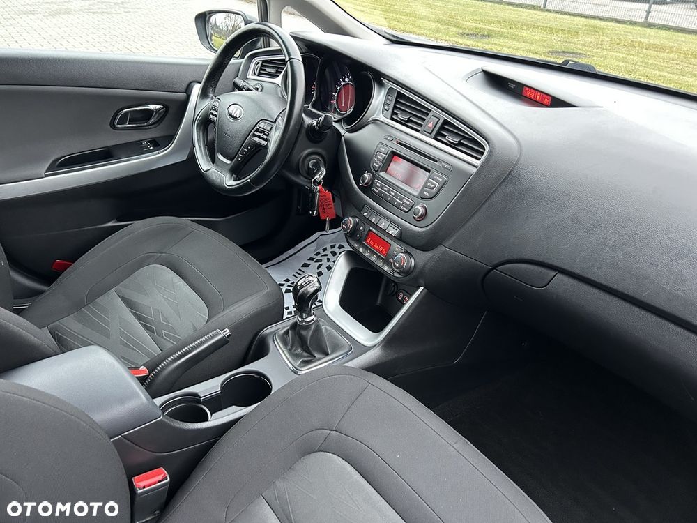 Kia Ceed 1.6 CRDi 136 ISG Edition 7 - 33
