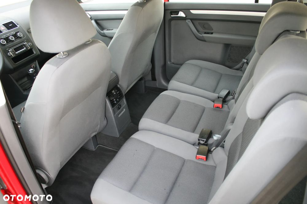 Volkswagen Touran - 14