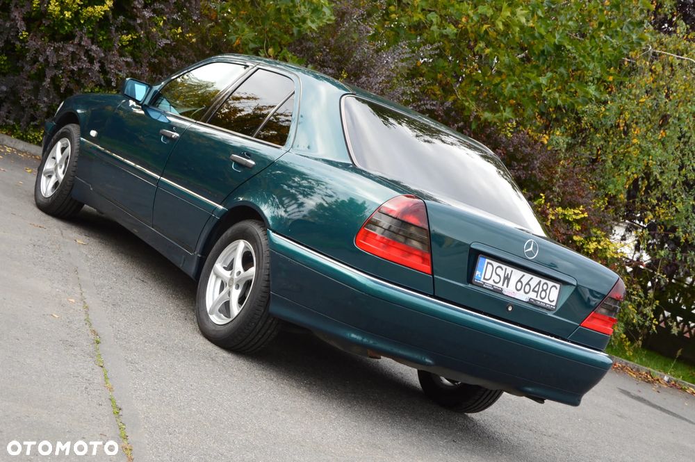 Mercedes-Benz Klasa C 180 Elegance - 17