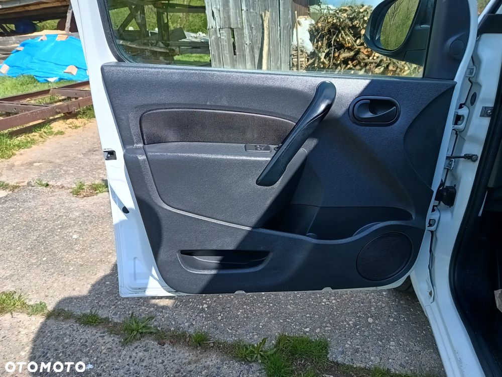 Renault Kangoo wersja MAXI LONG 1.5 diesel 110kM 2017 rok Bogate wyposażenie- WEBASTO, navigacja NISKI PRZEBIEG-142 tyś. SPRAWNY 100% ZAREJESTROWANY!! - 38