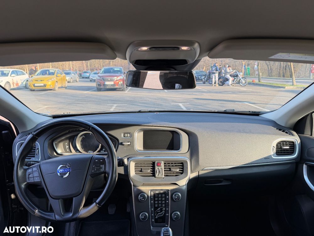 Volvo V40 D4 Momentum - 3
