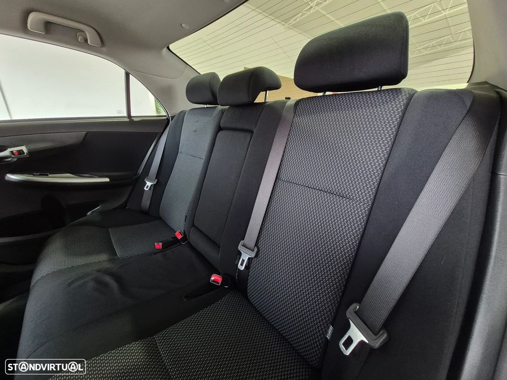 Toyota Corolla 1.4 D-4D Exclusive - 9