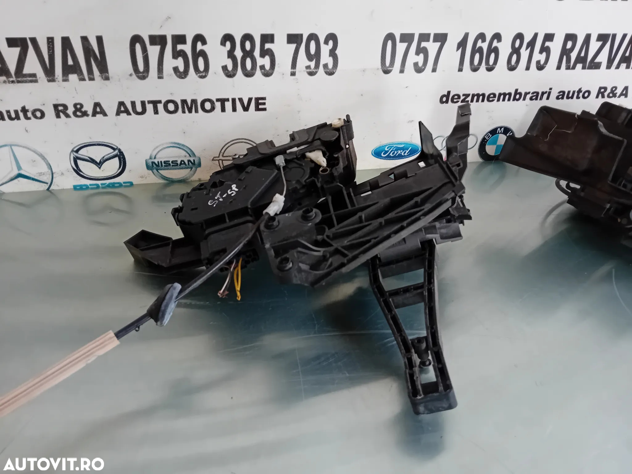 Broasca Blocator Incuietoare Stanga Dreapta Spate Ford Kuga 1 I Cod 8V4A-S26413-EA 8V4A-S26412-EA - 3