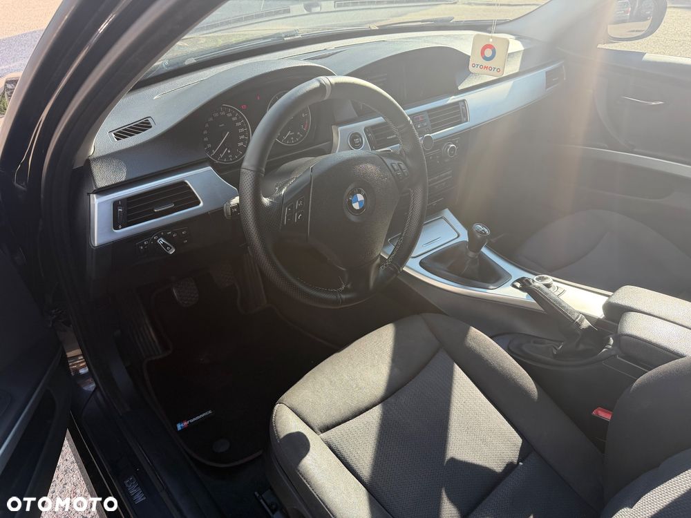 BMW Seria 3 318i - 9