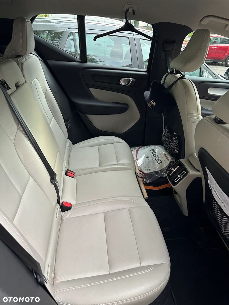 Volvo XC 40 T3 Momentum Pro - 9