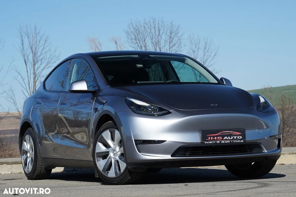 Tesla Model Y Premium Long Range Dual Motor AWD - 2