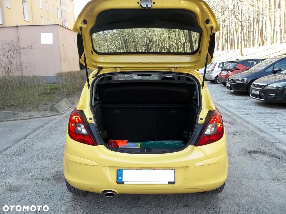 Opel Corsa 1.2 16V Cosmo - 16