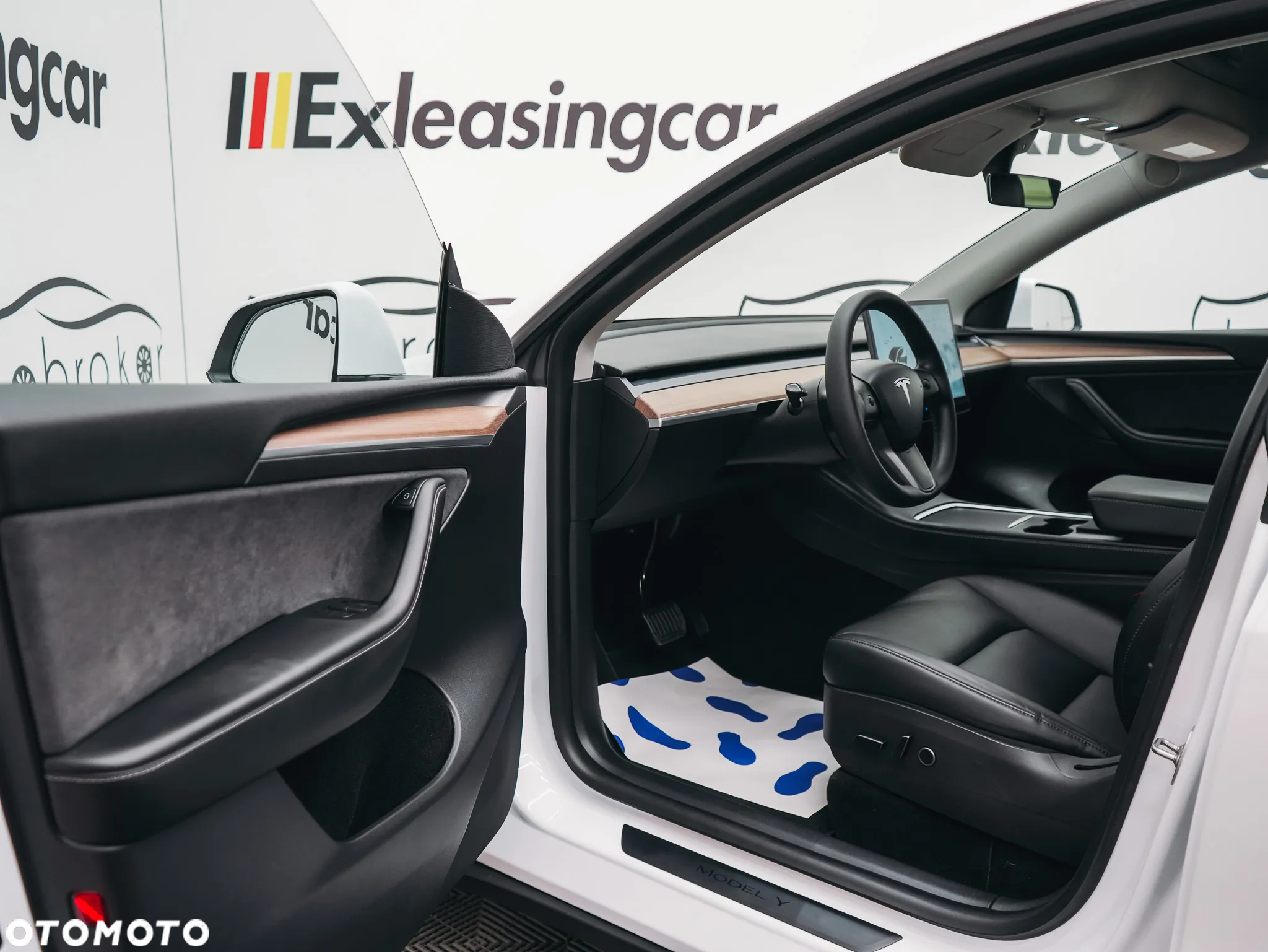 Tesla Y Model Long Range Dual Motor AWD - 14