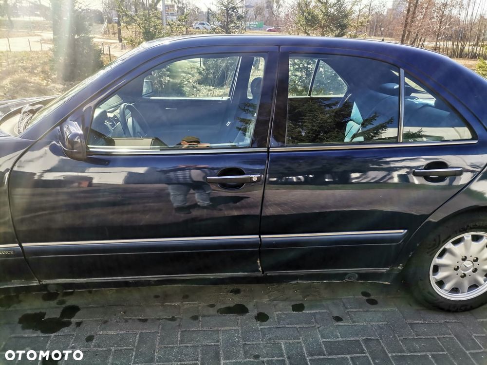 Mercedes-Benz Klasa E 290 TD Elegance - 8