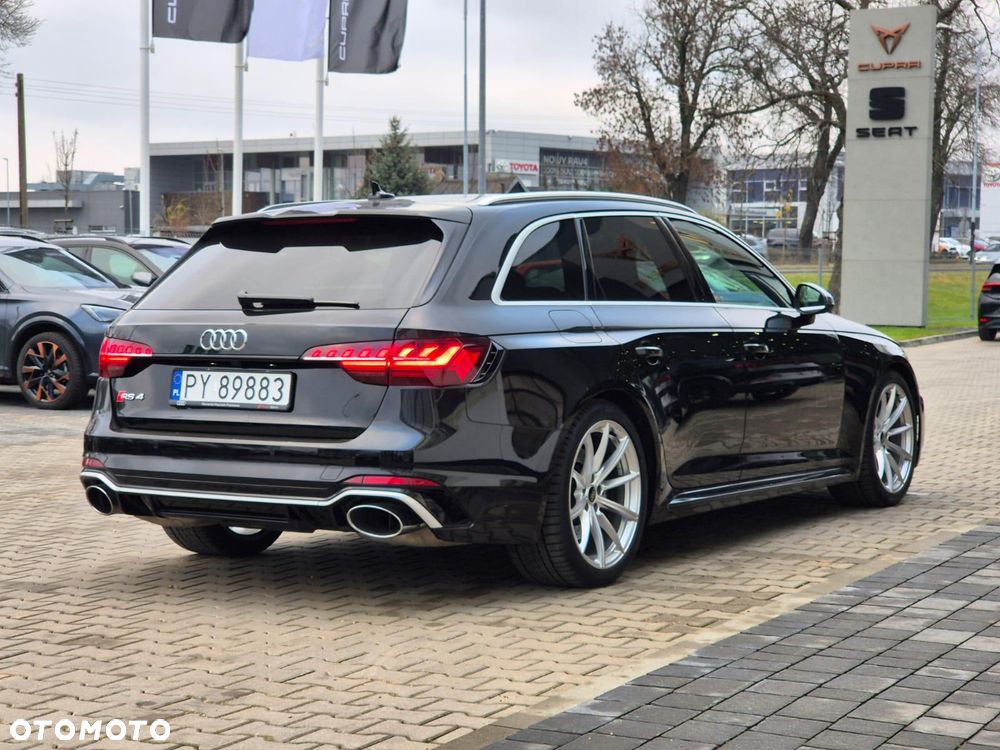 Audi RS4 Avant - 6
