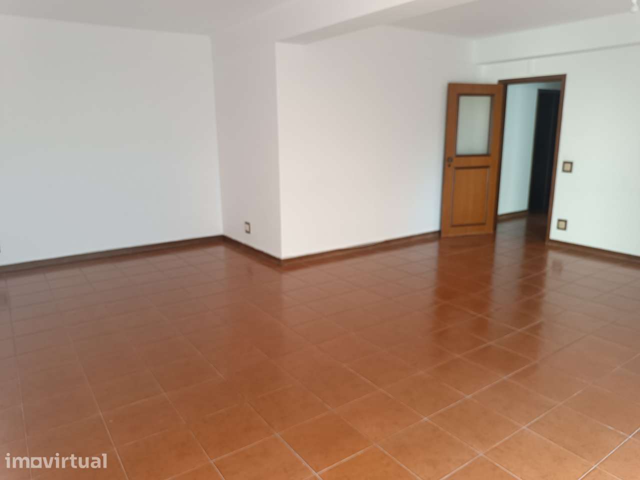 Apartamento T4 em Coimbra (Rua Carlos Seixas) - Grande imagem: 2/17