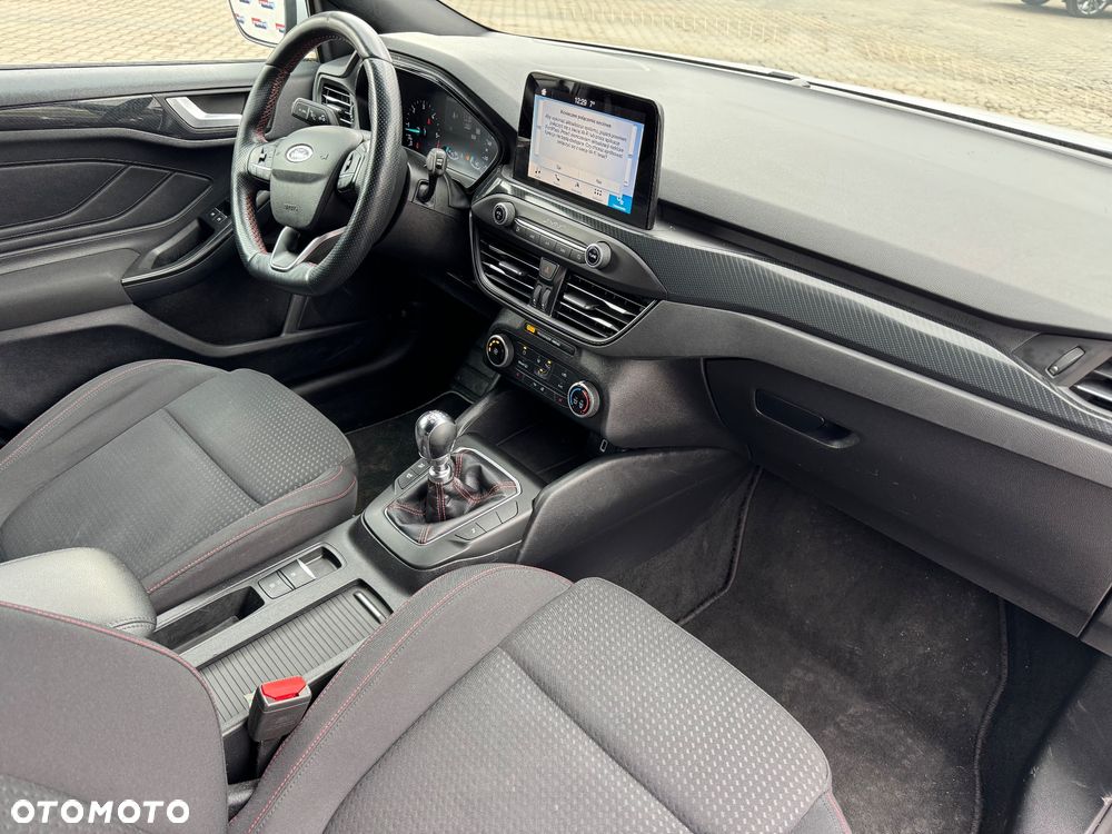 Ford Focus 1.5 EcoBlue Start-Stopp-System ST-LINE DESIGN - 14