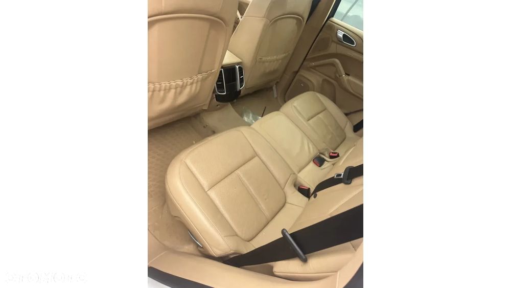 Porsche Cayenne - 22