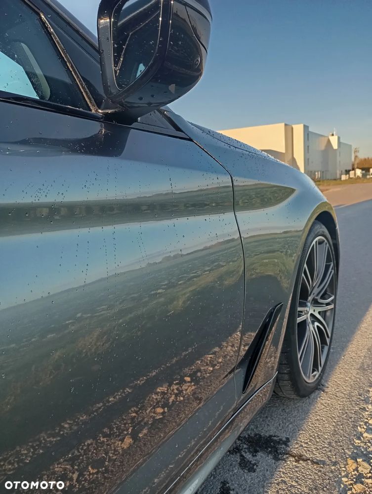 BMW Seria 5 M550i xDrive - 16