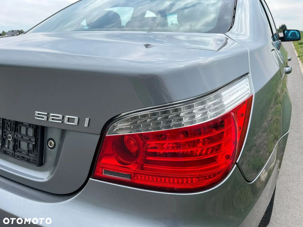 BMW Seria 5 520i - 11