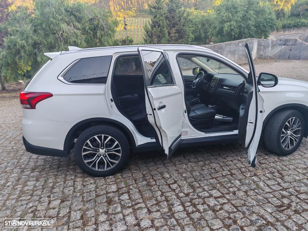 Mitsubishi Outlander 2.2 DI-D Instyle Navi - 13