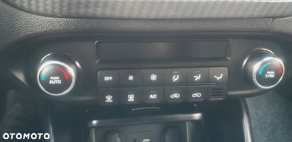 Kia Carens 1.7 CRDi 115 Fifa World Cup Edition - 24