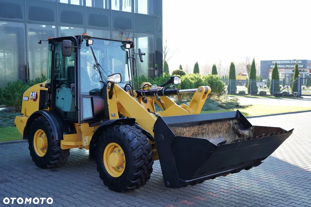 Caterpillar 906M / ŁADOWARKA KOŁOWA / 2020 ROK / ŁYŻKA SZCZĘKOWA / - 11