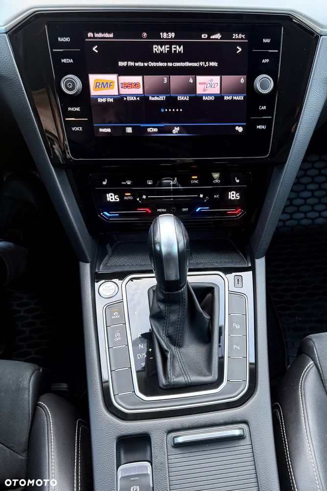 Volkswagen Passat 2.0 TDI SCR DSG Elegance - 12