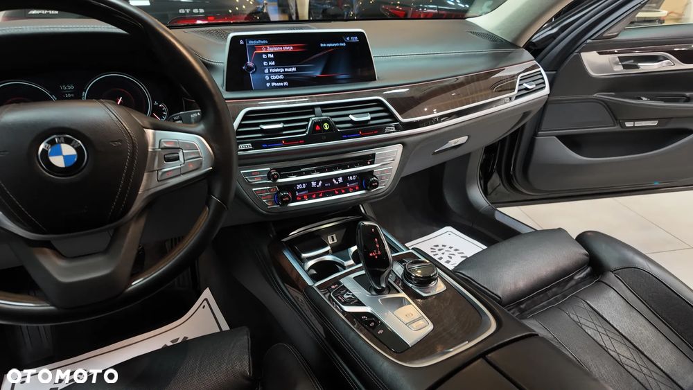 BMW Seria 7 750Li xDrive - 27