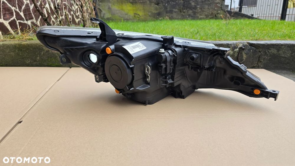 Toyota Auris II 12-15 Lampa Przód Lewa Zwykła z LED DRL Oryginał Europa - 7