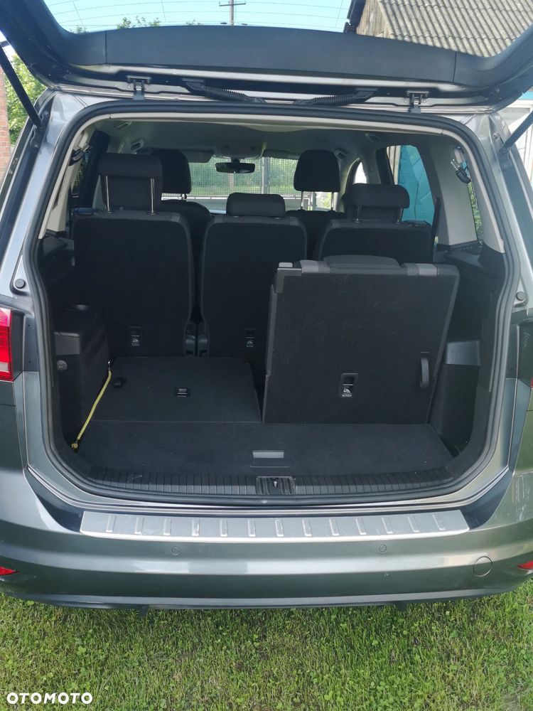 Volkswagen Touran - 16