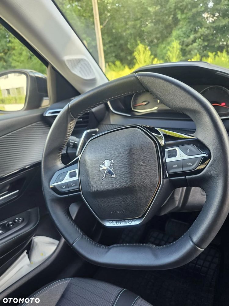 Peugeot 208 - 11