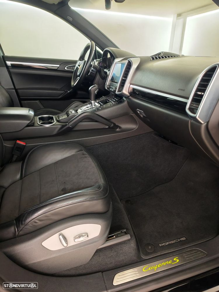 Porsche Cayenne S E-Hybrid Platinum Edition - 35