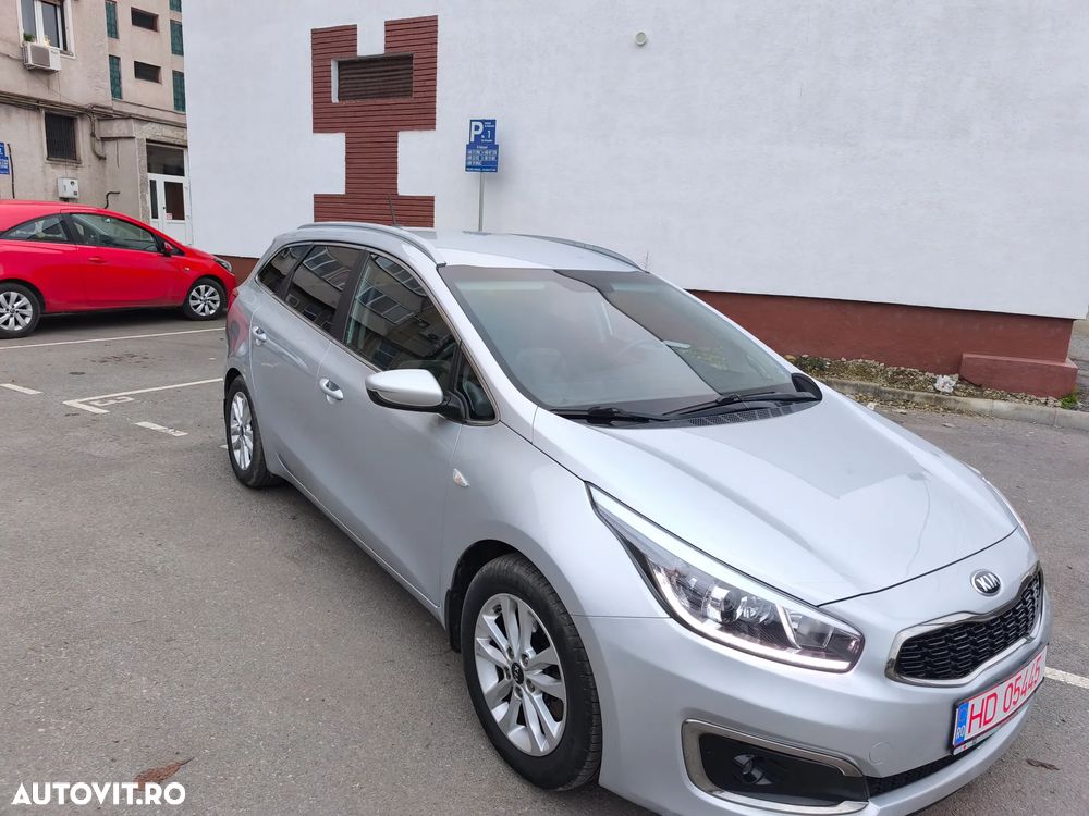 Kia Ceed 1.6 CRDi 136 ISG SW Platinum Edition - 4
