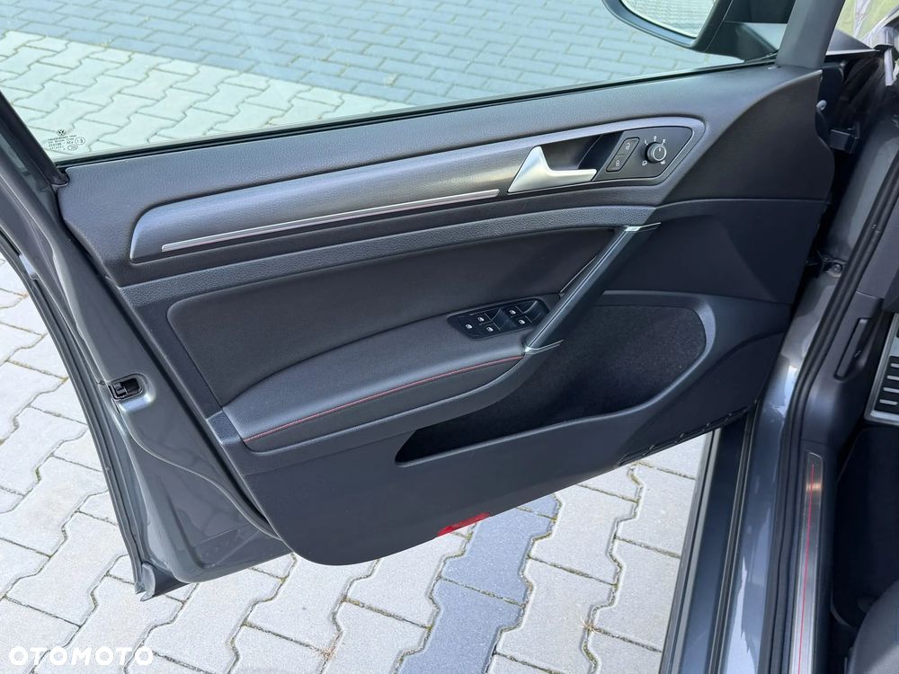 Volkswagen Golf GTI (BlueMotion Technology) DSG Performance - 25