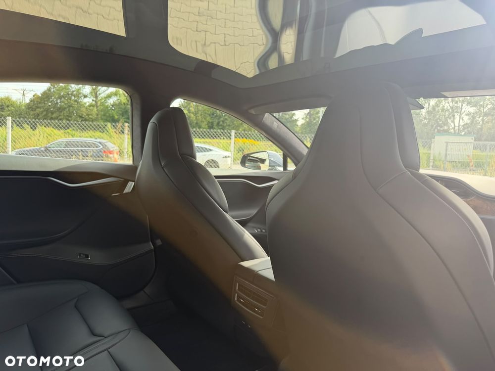 Tesla Model S - 14