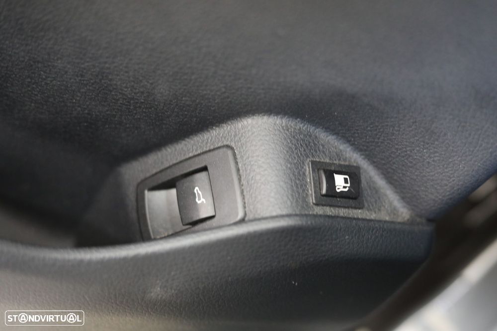 BMW 225xe Active Tourer Advantage - 32