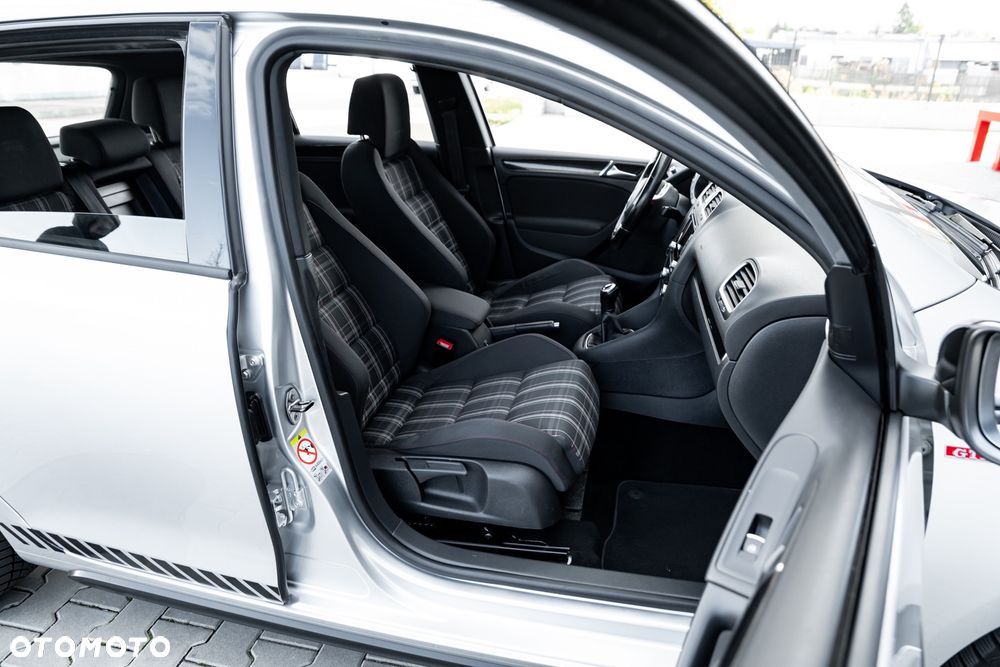 Volkswagen Golf 2.0 GTI - 26