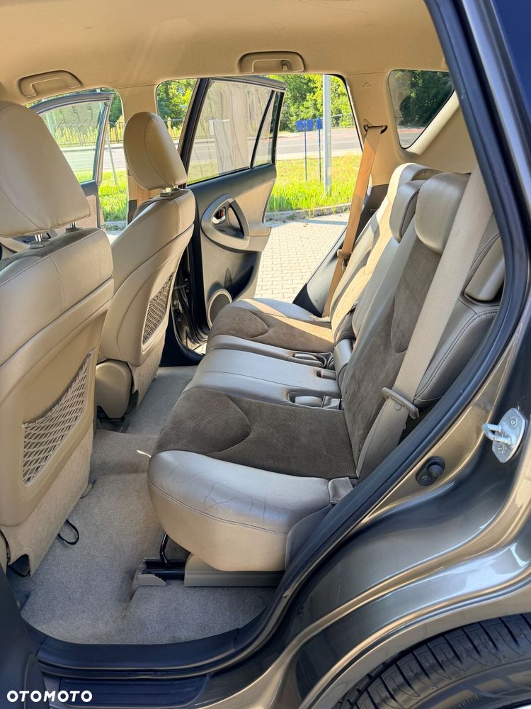 Toyota RAV4 - 4