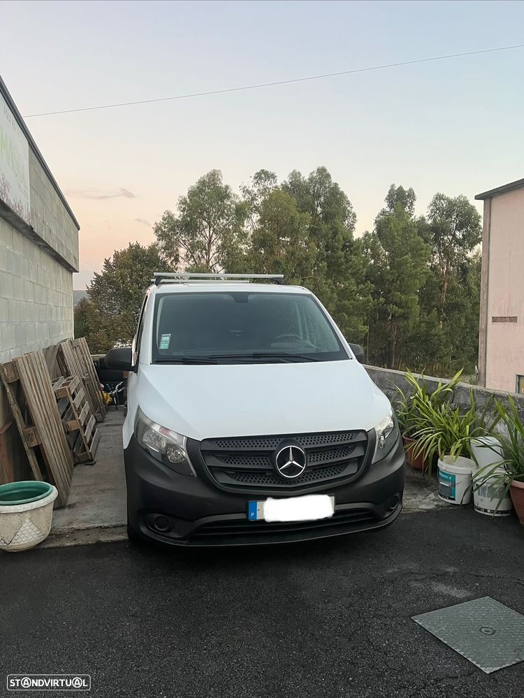 Mercedes-Benz W447 - 1