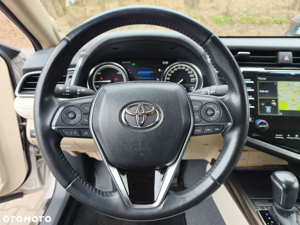 Toyota Camry 2.5 Hybrid Executive CVT - 17